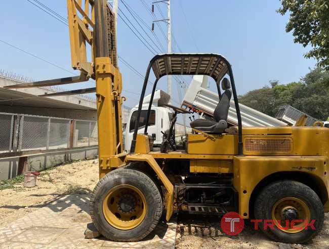 ขายรถโฟลิต komatsu ยกได้ 5ตัน ยกสูงได้ 5เมตร