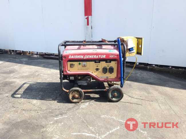 เครื่องปั่นไฟ DAISHIN รุ่น SGB7001 220V. 1phase 5.5kVA. เครื่องยนต์ HONDA GX390 ดึงสตาร์ท รุ่นใหม่ made in Japan สภาพสวย มือสองจากญี่ปุ่น เช็คพร้อมใช้ ราคา 25000 บาท