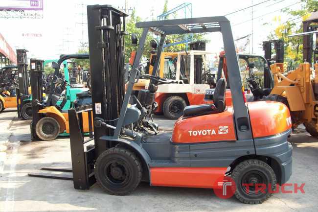 ขายฟอร์คลิฟท์มือสอง ยี่ห้อ โตโยต้า รุ่น 62-6FDF25 เครื่องยนต์ ดีเซล เกียร์ ออโต้ ขนาด 2.5 ตัน เสาสูง 4 เมตร สภาพสวยมาก รถนำเข้าจากญี่ปุ่น ราคาไม่แพง
