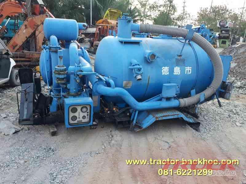 ขาย แทงค์ดูดโคลน เก่าญี่ปุ่น ขนาด 2600 กิโลกรัม พร้อมอุปกรณ์ปั๊มครบชุด ยกดั้มได้เปิดฝาได้ สภาพสวย