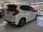 ขายรถ HONDA JAZZ สีขาว ปี2019 สภาพมือหนึ่งราคาพิเศษ ตอนนี้เท่านั้น ห้ามพลาด