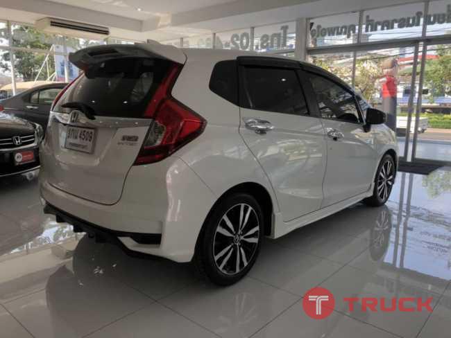 ขายรถ HONDA JAZZ สีขาว ปี2019 สภาพมือหนึ่งราคาพิเศษ ตอนนี้เท่านั้น ห้ามพลาด