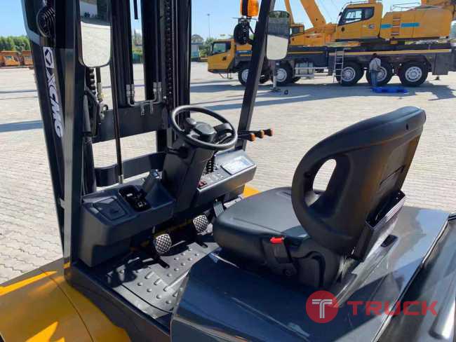 โฟล์คลิฟท์ไฟฟ้า FD35T-JBN