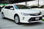 TOYOTA CAMRY 2.5 HYBRID NAVI AT ปี2015 สีขาว