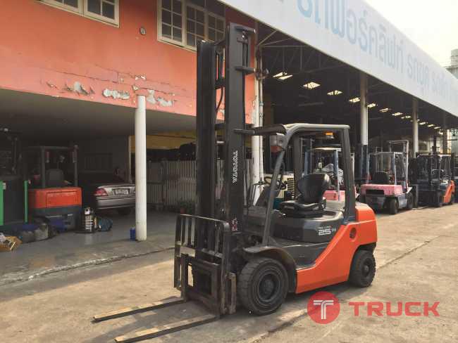 ขายฟอร์คลิฟท์มือสอง ยี่ห้อ Toyota รุ่น 02-8FDF25 เครื่องยนต์ดีเซล เกียร์ออโต้ ขนาด 2.5 ตัน เสาสูง 5 เมตร สภาพสวย รถนำเข้าจากญี่ปุ่น ราคาไม่แพง