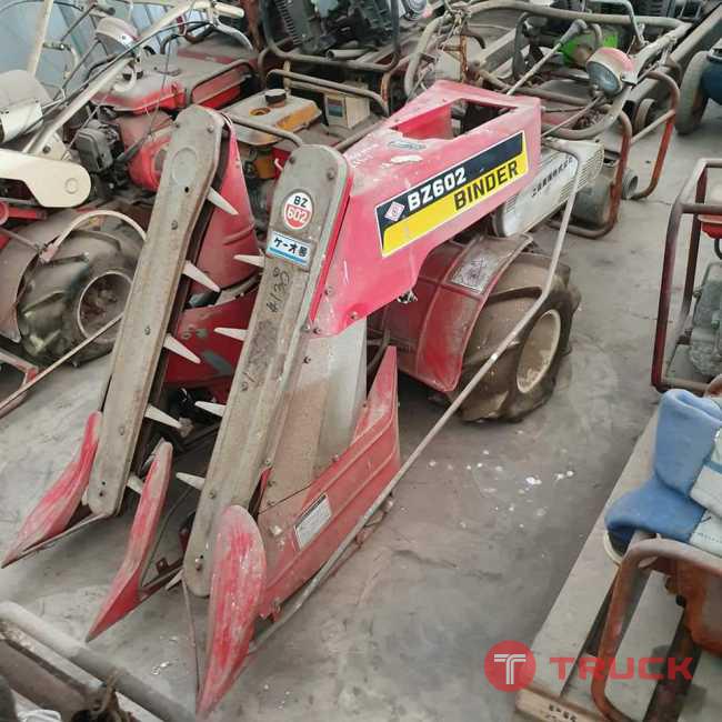 รถเกี่ยวข้าวเก่าญี่ปุ่น