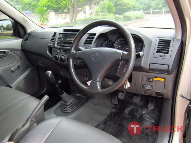 Toyota Hilux Vigo CHAMP SINGLE 2.7 J Pickup MT 2012 Toyota Hilux Vigo CHAMP SINGLE 2.7 J Pickup MT 2012