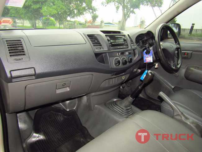 Toyota Hilux Vigo CHAMP SINGLE 2.7 J Pickup MT 2012 Toyota Hilux Vigo CHAMP SINGLE 2.7 J Pickup MT 2012
