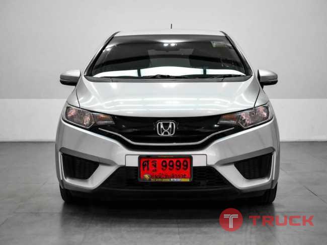ขายรถหรู HONDA JAZZ สีบรอนซ์ ปี2015 สภาพมือหนึ่ง ราคาสุดคุ้ม ตอนนี้เท่านั้น