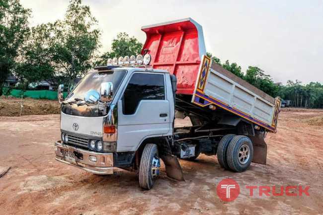 TOYOTA 6 ล้อดั้ม ไดน่า เครื่อง 130 แรง ปี 48