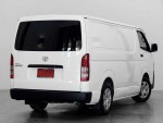 ขายรถตู้ TOYOTA HIACE สีขาวปี2015 ลดราคาพิเศษ ตอนนี้เท่านั้น