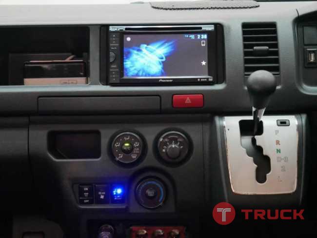ขายรถมือสองTOYOTA COMMUTER 3.0 D4D สีเทา เกียร์AT ปี2015