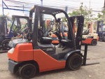 ขายฟอร์คลิฟท์มือสอง ยี่ห้อ TOYOTA รุ่น 02-8FG25 ปี 2011 เครื่องยนต์ 2 ระบบ LPGหรือเบนซิน เกียร์ ออโต้ ขนาด 2.5 ตัน เสาสูง 3 เมตร สภาพสวยมาก รถนำเข้าจากญี่ปุ่น ราคาไม่แพง