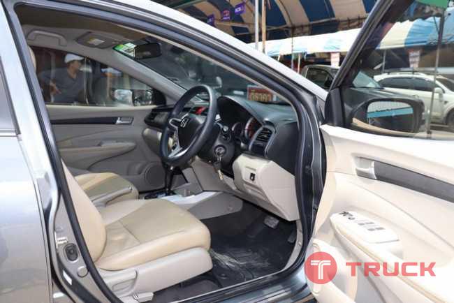 ขายรถบ้านสภาพนาวฟ้าไม่มีชน แถมฟรีดาวน์ HONDA CITY 1.5 V AUTO 2011