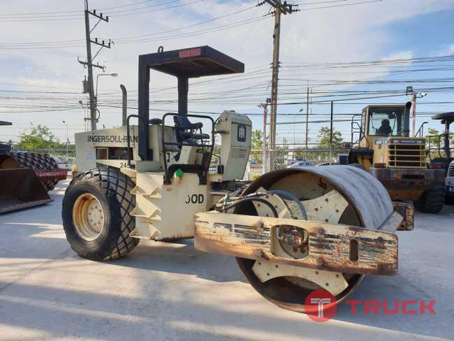 ขายรถบดอัดสั่นสะเทือนล้อเรียบ 10 ตัน Ingersoll Rand SD100D นำเข้าจาก USA แท้ 100 เปอร์เซ็นต์ สภาพสวย ไม่เคยใช้งานในไทย