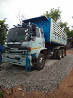 รถบรรทุก isuzu Rocky