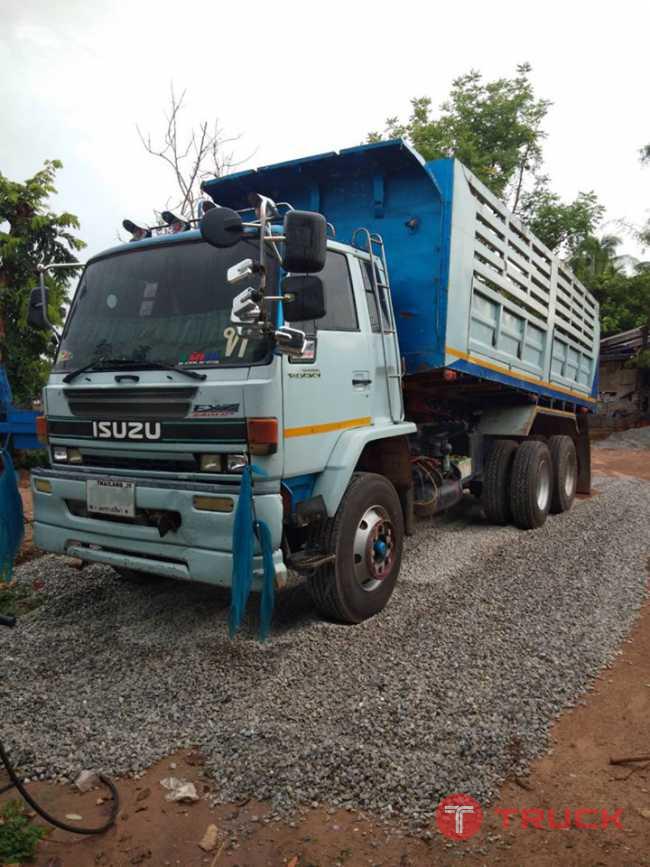 รถบรรทุก isuzu Rocky