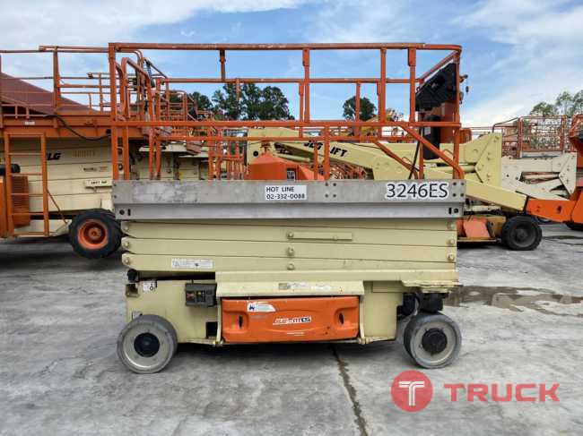 ขายรถกระเช้า JLG ขากรรไกร 3246ES สูง 9.68 เมตร มือสอง