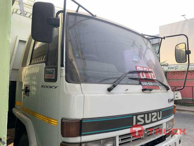 ขายด่วน รถบรรทุก 6 ล้อ ยี่ห้อ ISUZU สภาพใหม่ สีขาว 195 แรงม้า ขายด่วน รถบรรทุก 6 ล้อ ยี่ห้อ ISUZU สภาพใหม่ สีขาว 195 แรงม้า