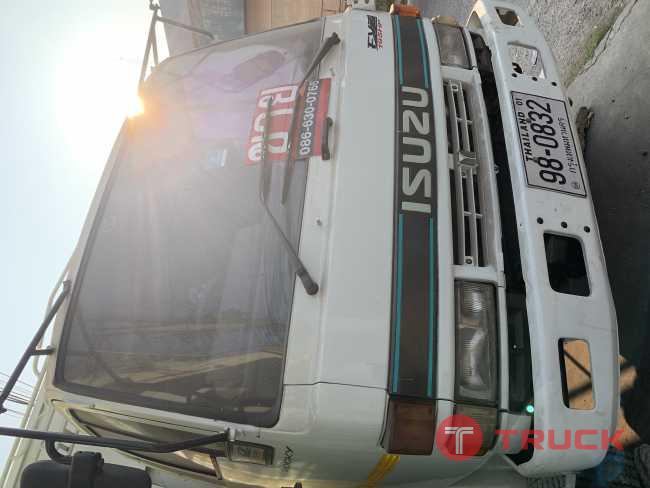 ขายด่วน รถบรรทุก 6 ล้อ ยี่ห้อ ISUZU สภาพใหม่ สีขาว 195 แรงม้า ขายด่วน รถบรรทุก 6 ล้อ ยี่ห้อ ISUZU สภาพใหม่ สีขาว 195 แรงม้า