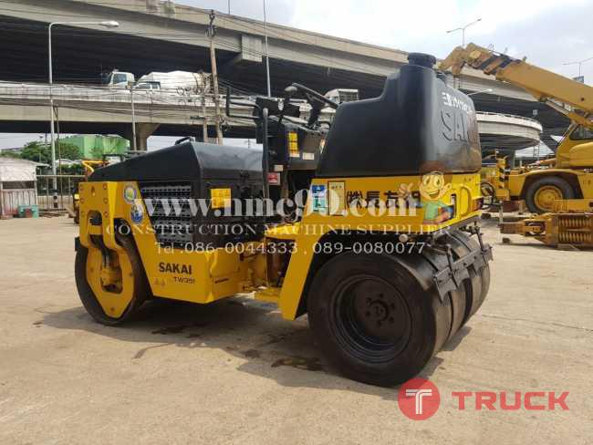 รถบดSakai 3.5 ตัน รุ่นใหม่ นำเข้าจากญี่ปุ่น ไม่เคยใช้ในไทย สวยเหมือนใหม่ สนใจสอบถามเพิ่มเติม โทร 089-005-0007 065-884-4400 086-0044-333 089-008-0077 www.nmc99.com
